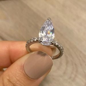 925 Silver Pear Cut Diamond Wedding Ring size 6